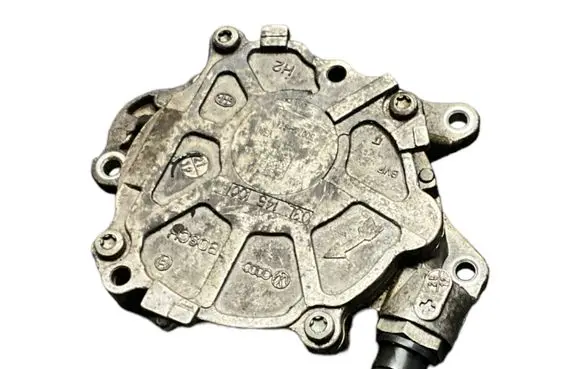 Audi A4 S4 B8 8K Vacuum pump 03L145100
