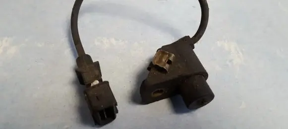 Opel Omega B1 Camshaft position sensor 0232103008