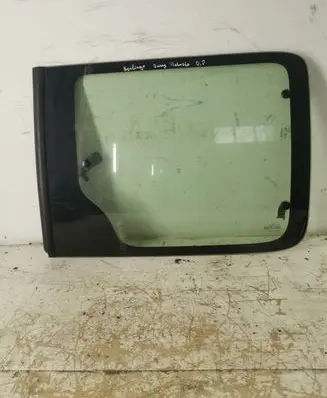 Citroen Berlingo Sliding door window/glass 