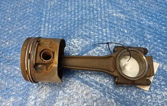 Jaguar XJS Piston with connecting rod EBC1289 EAC1868