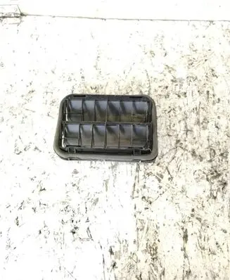 Renault Laguna III Quarter panel pressure vent 7700838358