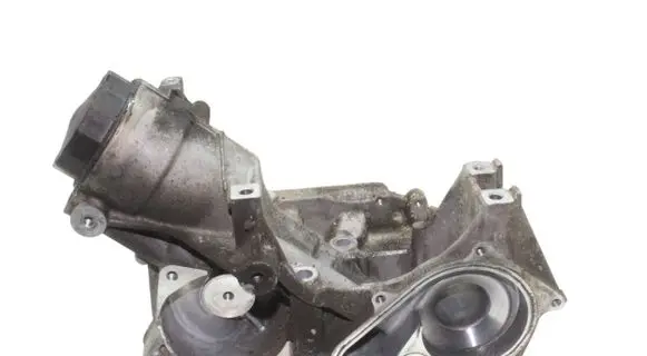 Honda CR-V Oil filter mounting bracket