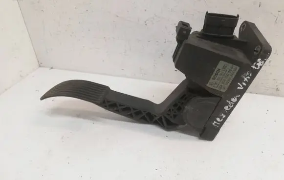 Mercedes-Benz Vito Viano W639 Accelerator throttle pedal A6393000604 0281002561