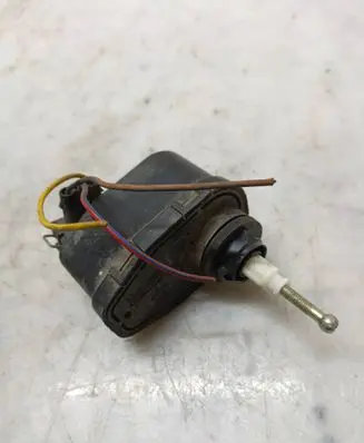 Volkswagen PASSAT B3 Headlight level adjustment motor 357941295 00437548