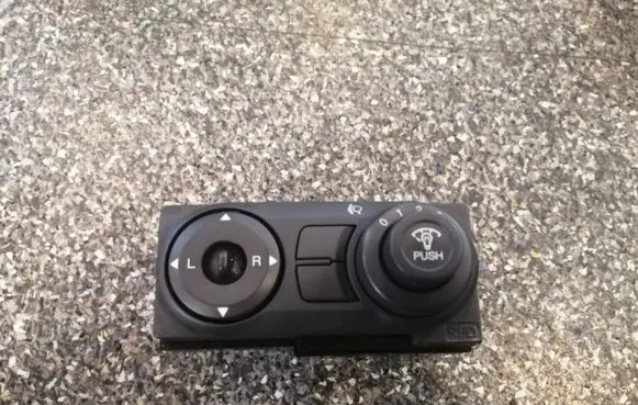 Wing mirror switch