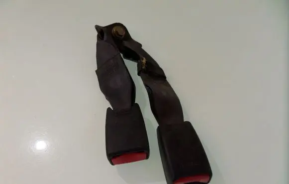 Mazda 6 Middle seatbelt buckle (rear) 