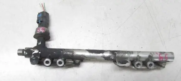 Nissan Juke I F15 Fuel main line pipe 175204385R