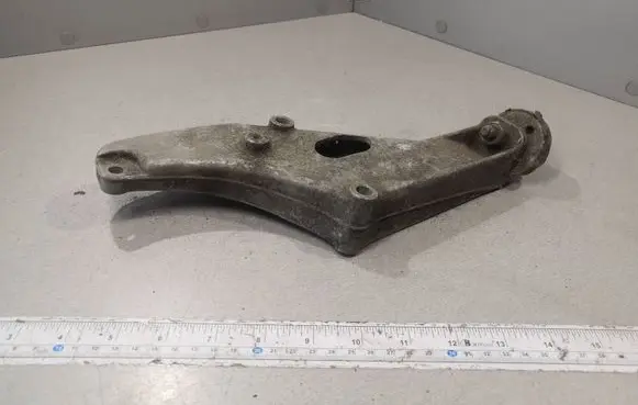 BMW 5 E34 Engine mounting bracket 1139424
