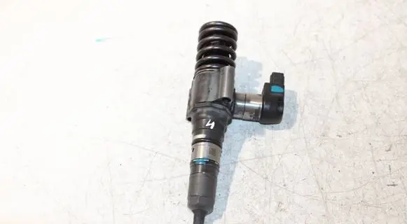 Audi A4 S4 B7 8E 8H Fuel injector 03G130073T