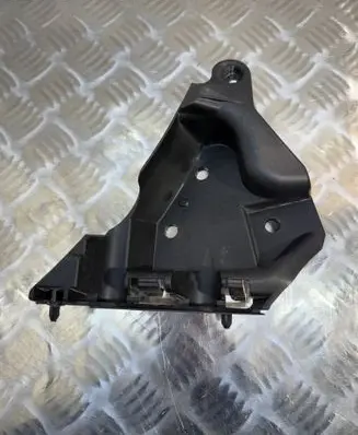 Front bumper mounting bracket