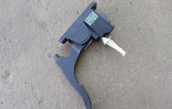 Skoda Octavia Mk1 (1U) Accelerator throttle pedal 1J1721503K
