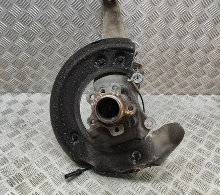 BMW 8 G14 Front wheel hub 6884381 2408654