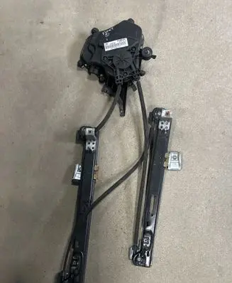 Seat Ibiza IV (6J,6P) Front door window regulator with motor 6J4837401