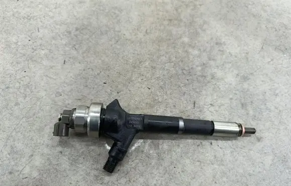 Opel Astra J Fuel injector 8973762703