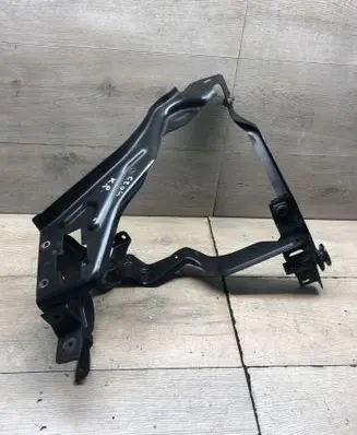 Mercedes-Benz C W204 Headlight/headlamp mounting bracket 204620593