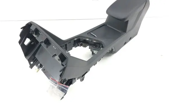 Volkswagen Tiguan Allspace Center console 