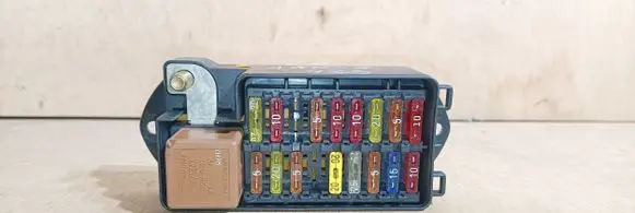Jaguar XK8 - XKR Fuse module LJA2800BE 2800BE 518150008