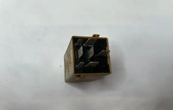 BMW 5 E39 Window control relay 61368384505 V23141B5001X18