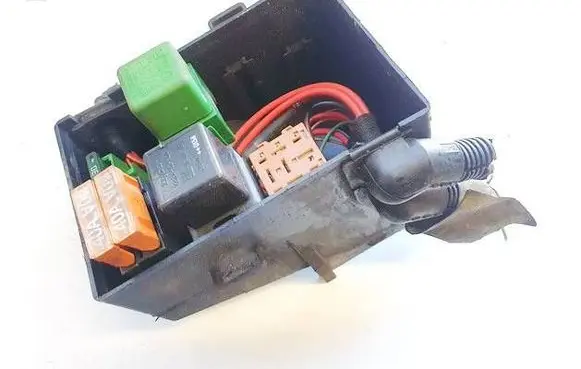 Opel Zafira A Fuse box set 90560119
