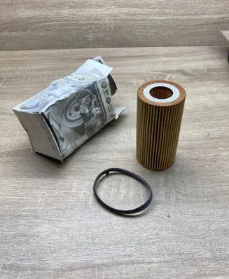 Volkswagen PASSAT B8 Oil filter cover 06D115562 06D115466