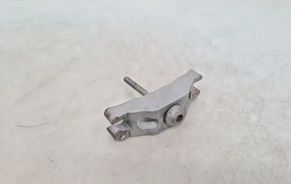 Volkswagen Golf VI Fuel Injector clamp holder 03L216