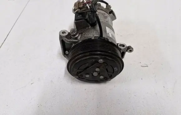 Renault Twingo III Air conditioning (A/C) compressor (pump) 926001991R
