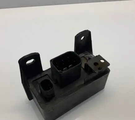 Mercedes-Benz E W211 Glow plug pre-heat relay A0005453616 0005453616