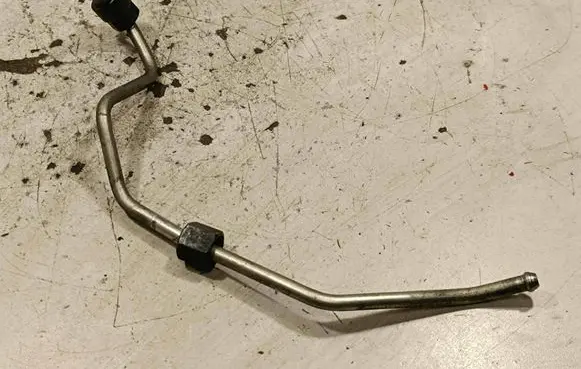 Audi Q7 4M Fuel injector supply line/pipe 
