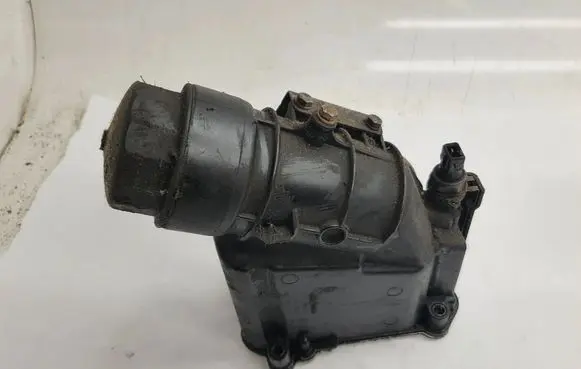 BMW 1 E81 E87 Engine oil radiator 7807799