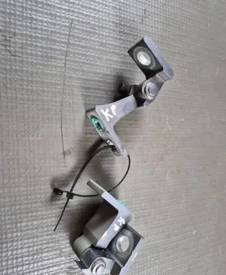 MG ZS Front door hinge set 10735417
