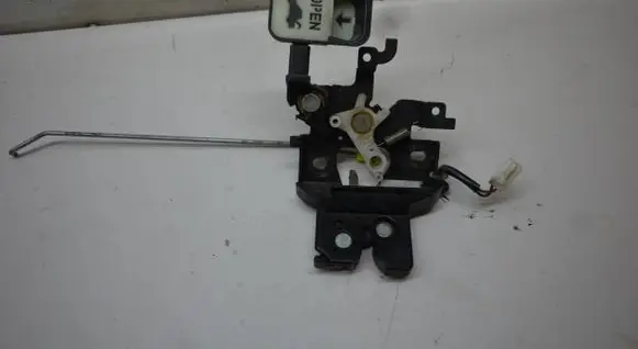 Mazda 3 I Tailgate/trunk/boot lock/catch/latch