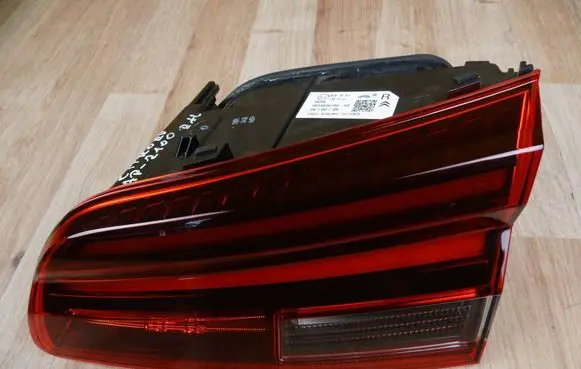 Citroen C5 X Tailgate rear/tail lights 9834936180