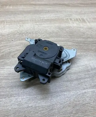 Toyota Avensis T250 Air flap motor/actuator AE0637008610