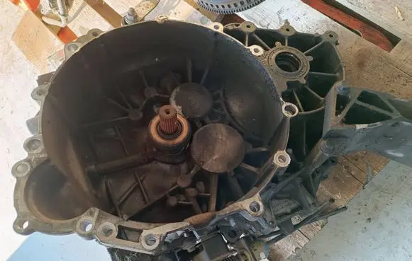Volvo S60 Manual 6 speed gearbox 30751047