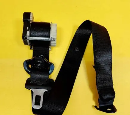 Opel Corsa C Rear seatbelt 040173