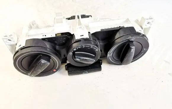 Volkswagen Golf IV Climate control unit 1j0819045f