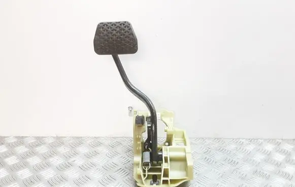 BMW 5 E60 E61 Brake pedal 676922103