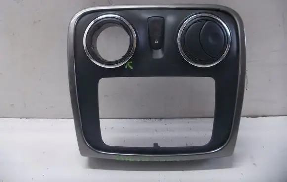 Dacia Sandero Dash center air vent grill