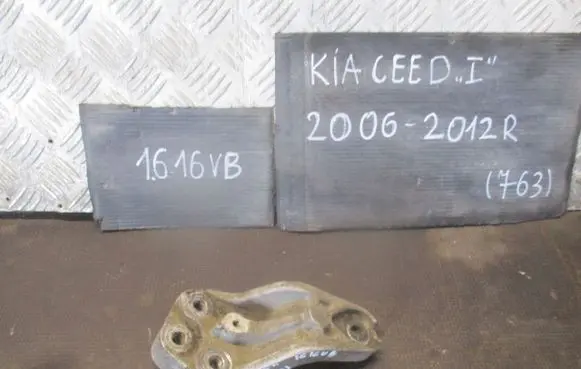 KIA Ceed Fender mounting bracket