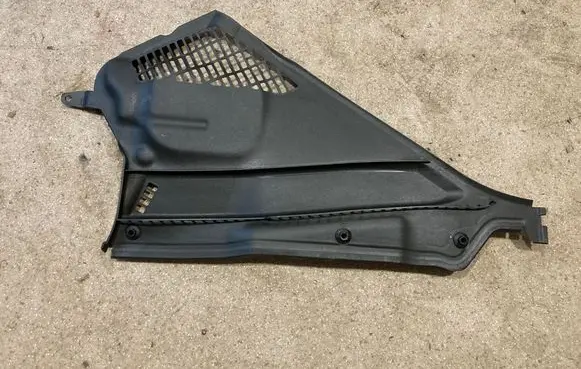 BMW M4 F82 F83 Wiper trim 8059698