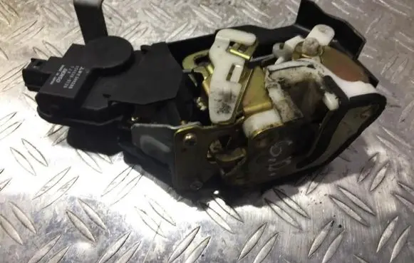 Mitsubishi Pajero Rear door lock MR349288 101528-012012v