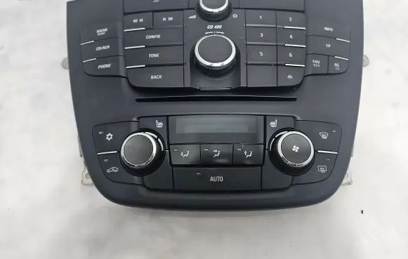 Head unit multimedia control