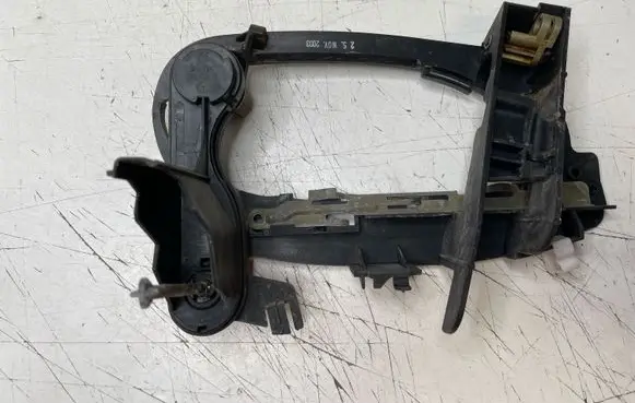 BMW 7 E65 E66 Front door exterior handle/bracket 7013701705