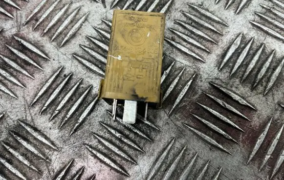 BMW 5 E39 Window control relay 61368384505