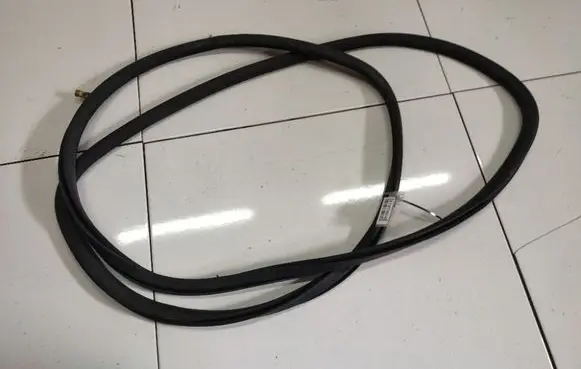 Volkswagen Polo IV 9N3 Rubber seal front coupe door 