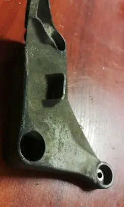 BMW 5 E39 Engine mounting bracket 6750441