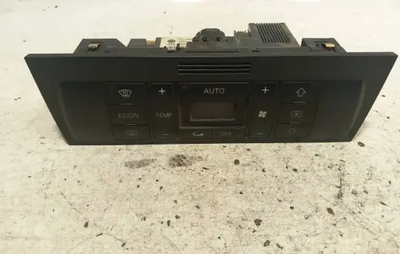 Audi A4 S4 B5 8D Climate control unit 8D0820043Q 5HB00790807 D560000