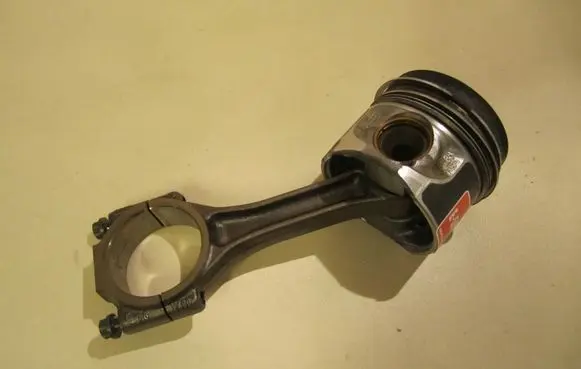 Volkswagen PASSAT B7 Piston with connecting rod 038J CFG