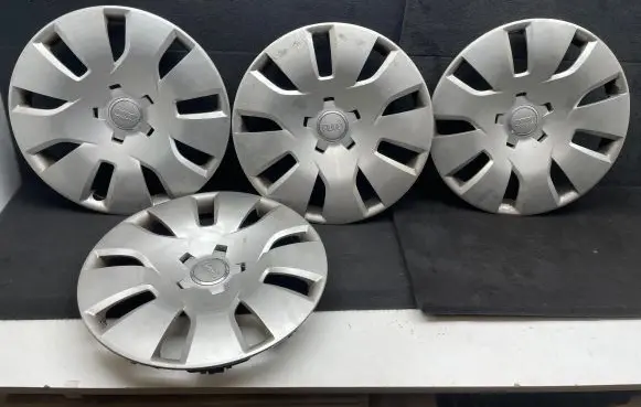 Audi A4 S4 B5 8D R16 wheel hub/cap/trim 8K0601147