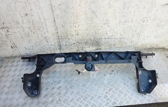 Renault Clio III Radiator support slam panel 8200290143
